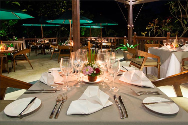 Promo dinner romantis di The Lokha Ubud Resort, Villas, & Spa, Bali.