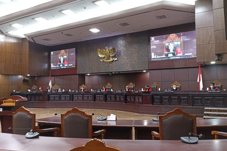 Pembacaan putusan uji materil ketentuan ambang batas pencalonan presiden (presidential threshold/PT) dalam Undang-Undang Nomor 7 Tahun 2017 yang digugat oleh Partai Keadilan Sejahtera di Gedung MK, Jakarta, Kamis (29/9/2022). 