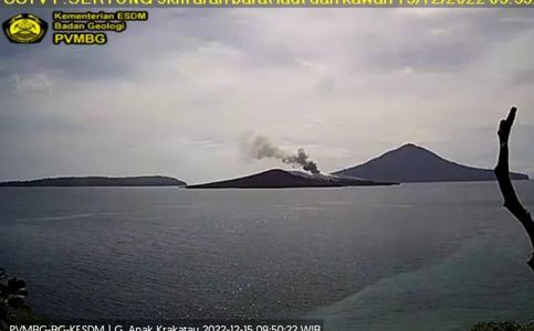 Indonesia’s Anak Krakatau Volcano Erupts, Shooting 3,000-Meter-High Column of Ash
