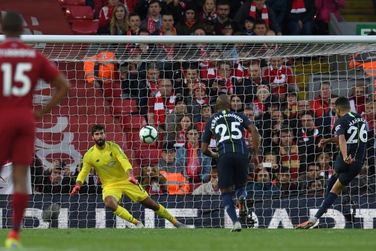 Kegagalan penalti Riyad Mahrez warnai duel Liverpool vs Manchester City di Stadion Anfield dalam lanjutan Premier League, 7 Oktober 2018. 