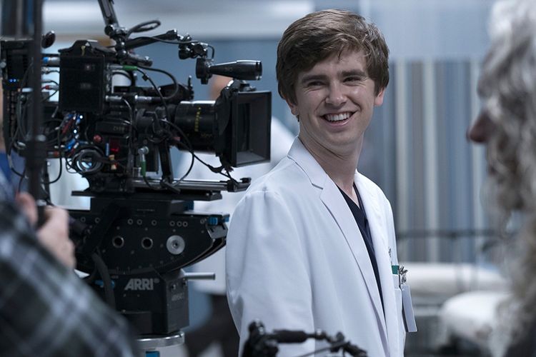 Freddie Highmore dalam The Good Doctor (2017)