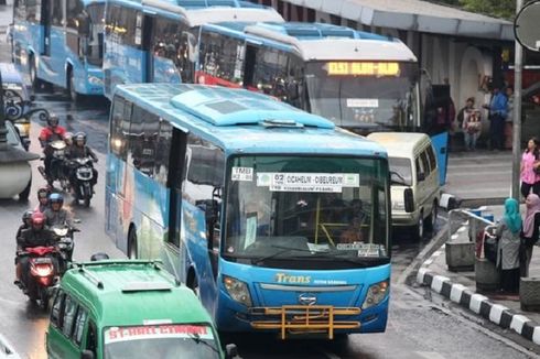 Naik Trans Metro Bandung, Buruh dan Guru Honorer Hanya Bayar Rp 1