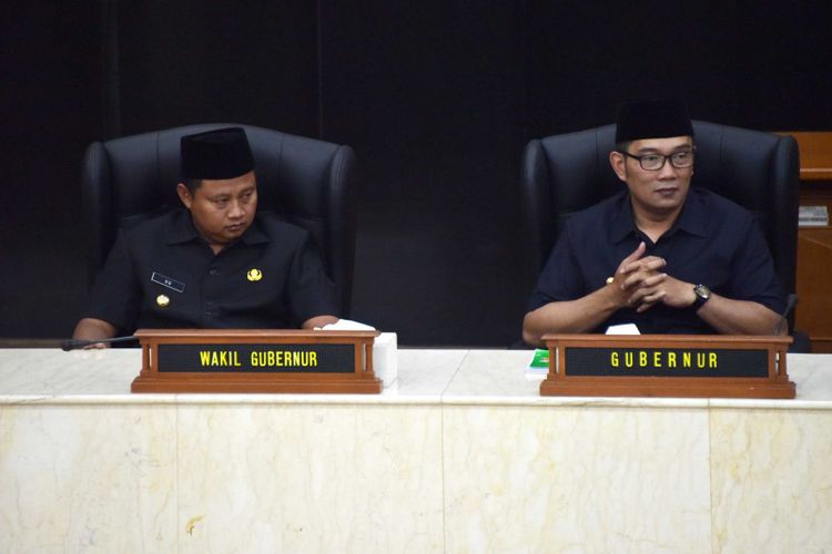 Gubernur Jawa Barat Ridwan Kamil bersama Wakil Gubernur Jawa Barat Uu Ruzhanul Ulum saat paripurna bersama DPRD Jabar beberapa waktu lalu. 