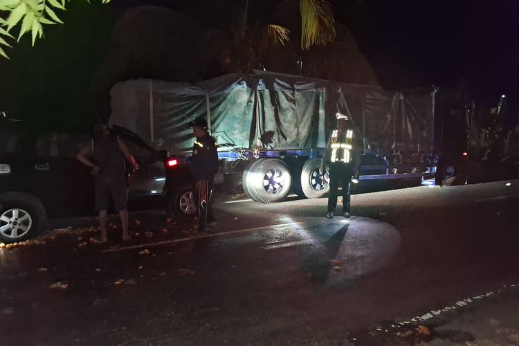 Avanza Tabrak Truk Tronton di Jalur Singaraja-Gilimanuk, 1 Penumpang Tewas