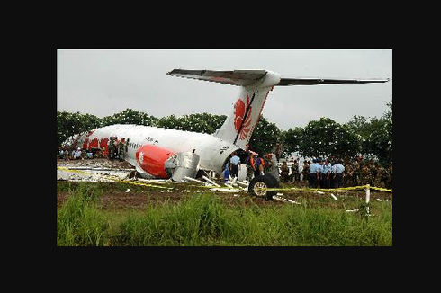 Hari Ini dalam Sejarah: Kecelakaan Lion Air JT 538 di Bandara Adi Sumarmo, 23 Orang Tewas