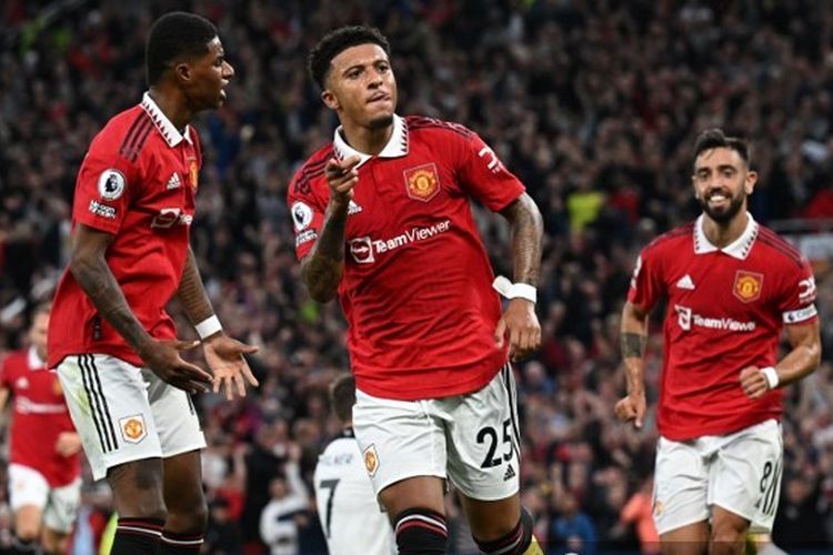 Jadon Sancho (tengah) berselebrasi setelah membobol gawang Liverpool pada laga pekan ketiga Liga Inggris 2022-2023 di Stadion Old Trafford, Selasa (23/8/2022) dini hari WIB. Laga Man United vs Liverpool berakhir dengan skor 2-1. Terkini, laga Man United vs Real Sociedad akan tersaji pada laga perdana Grup E Liga Europa 2022-2023, Jumat (9/9/2022) dini hari WIB.