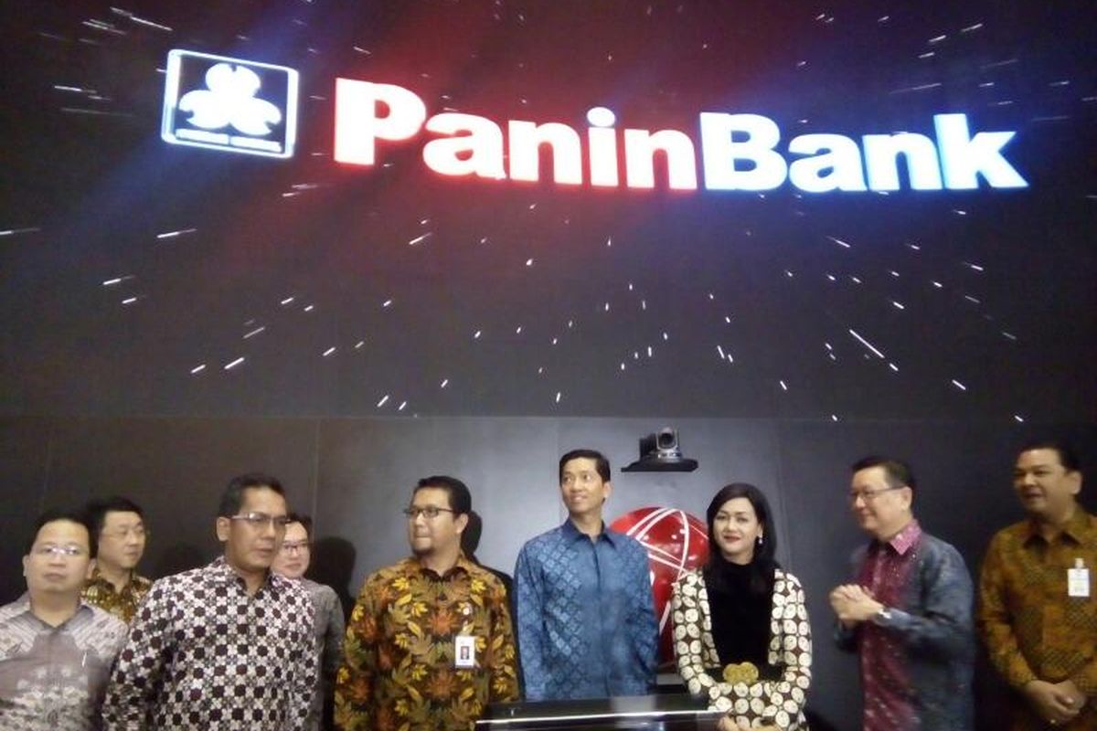 Penandatanganan kerja sama PaninBank dengan lima perusahaan efek, yakni PT Panin Sekuritas Tbk, PT First Asia Capital, PT Panca Global Securities, PT Evergreen Sekuritas dan PT RHB Securities Indonesia, di Bursa Efek Indonesia, Jakarta, Rabu (5/4/2017).