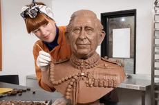 Patung Raja Charles dari 2.875 Cokelat, Beratnya 23 Kilogram