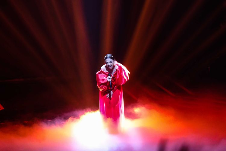 Finalis idol, Lyodra membawakan sebuah lagu dalam babak final indonesian idol di Studio RCTI, Jakarta Barat, Senin (2/3/2020). Lyodra menjadi pemenang Indonesian Idol X.