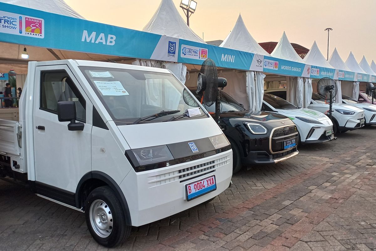 Area test drive mobil listrik di PEVS 2025