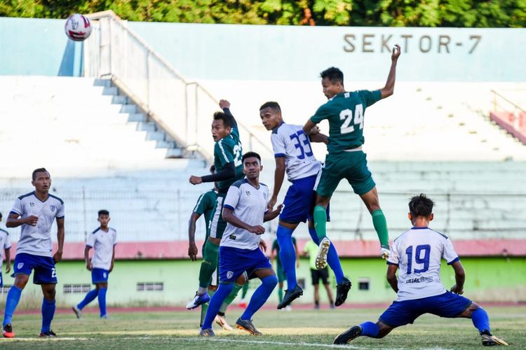 Persebaya Surabaya ujicoba melawan tim Liga 2 2020 Putra Sinar Giri yang berakhir dengan skor 5-0 di Stadion Gelora Delta Sidoarjo, Jawa Timur, Minggu (20/09/2020) sore.
