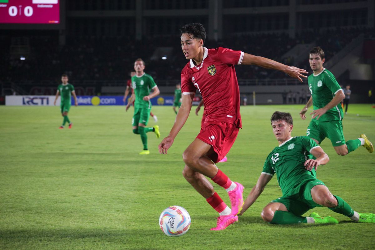 Aksi penyerang Timnas U23 Indonesia, Rafael Struick, pada laga timnas U23 Indonesia vs Turkmenistan di Stadion Manahan, Solo, pada Selasa (12/9/2023) pukul 19.00 WIB.