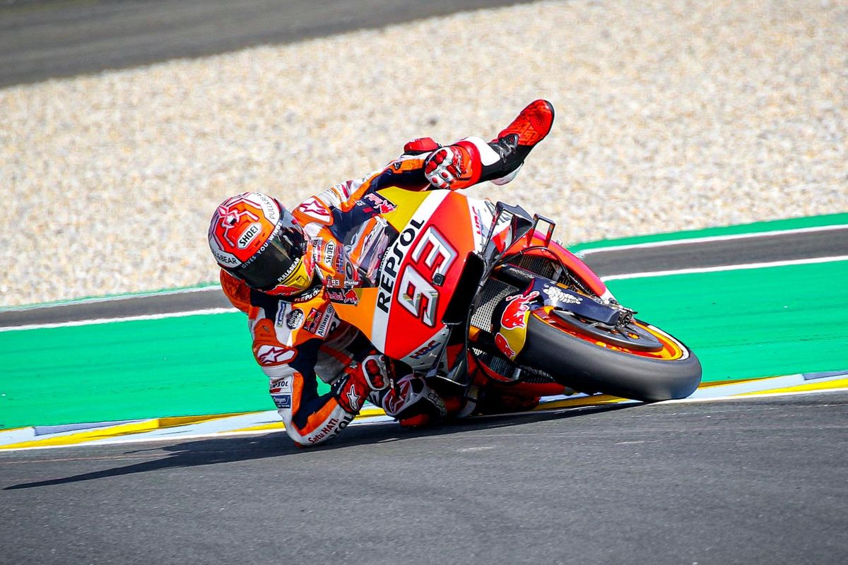 Kemampuan Marc Marquez menyelamatkan motornya dikagumi para rivalnya.