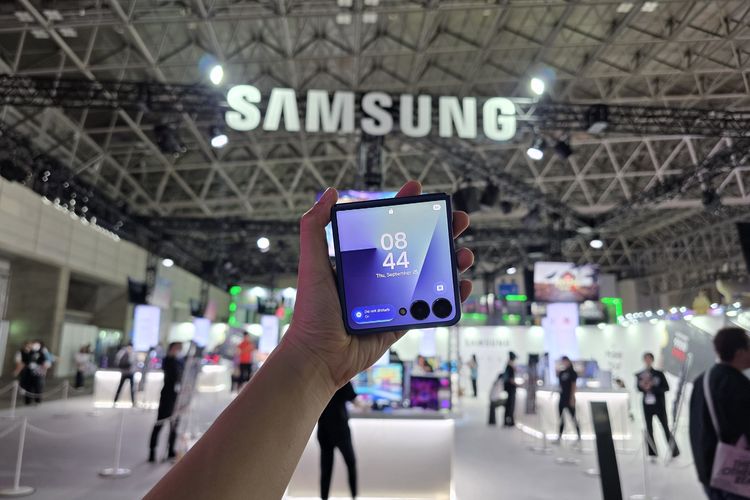 Membawa Samsung Z Flip 7 ke pameran Tokyo Game Show 2025