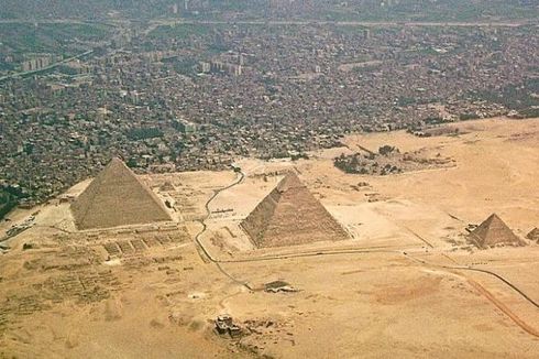 Otoritas Mesir Tahan Dua Orang Terkait Kasus Pasangan Bugil di Piramida Giza