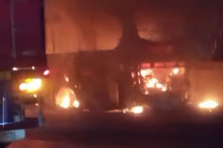 Kronologi Bus PO Shantika Terbakar di Tol Japek, Berawal dari Ban Pecah