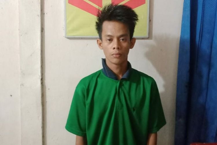 Irwan (20 tahun) pelaku penganiayaan terhadap istrinya Rika Wulandari diamankan di Mapolsek Muara Kuang Ogan Ilir usai kejadian