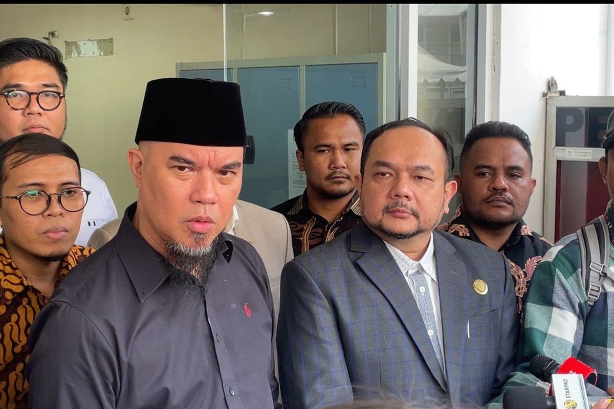 Ahmad Dhani usai berkonsultasi ke KPAI untuk melaporkan dugaan kekerasan psikis terhadap putrinya.