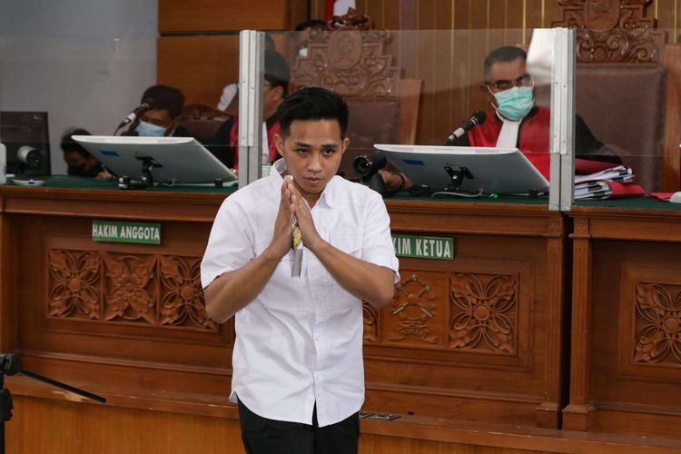 Terdakwa kasus pembunuhan Nofriansyah Yosua Hutabarat atau Brigadir J, Richard Eliezer menjalani sidang lanjutan di Pengadilan Negeri (PN) Jakarta Selatan, Senin (5/12/2022).