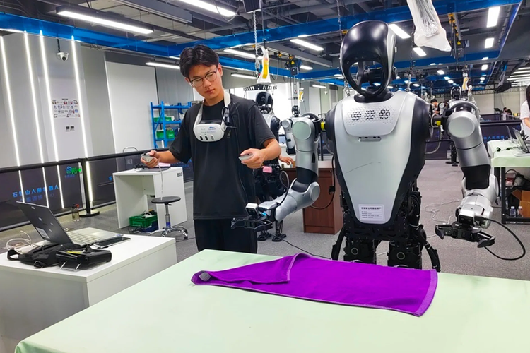 Di Sekolah Robot China, 100 Humanoid Dilatih Ambil Botol hingga Lipat Pakaian