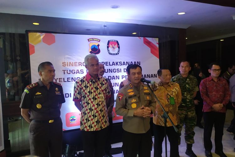 Gubernur Jawa Tengah, Ganjar Pranowo menggandeng Komisi Pemilihan Umum (KPU), Badan Pengawas Pemilu (Bawaslu), dan Polda Jateng untuk memantapkan persiapan Pemilu 2024 di Jateng, Jumat (10/2/2023).