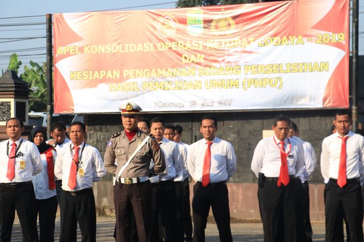 Apel kesiapan pengamanan perselisihan hasil pemilihan umum (PHPU) di Mapolres Karawang, Kamis (13/6/2019).