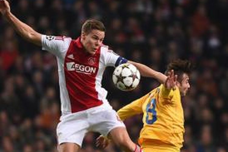Kapten Ajax Amsterdam, Niklas Moisander, bergabung dengan Sampdoria pada musim depan. 