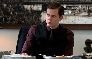 Bill Skarsg&aring;rd dalam serial horor Hemlock Grove (2013).