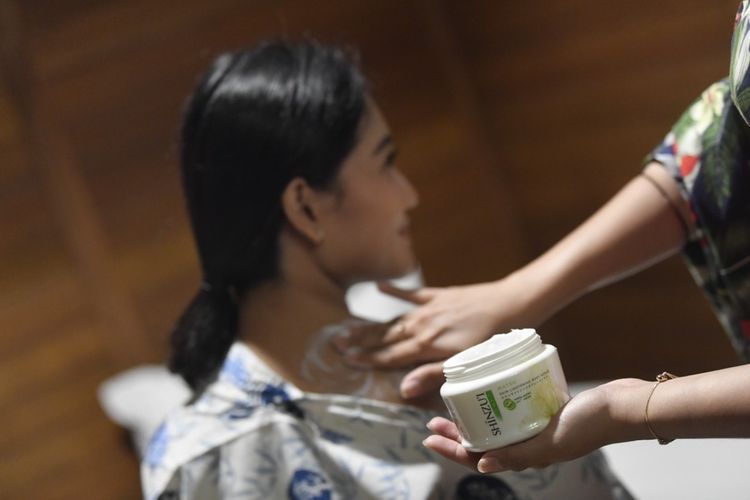 Shinzui perkenalkan beberapa produk body care yang mengandung herba matsu oil dalam acara Shinzui Spacation di Onsen Resort Batu, Jawa Timur, Kamis (11/8/2022).