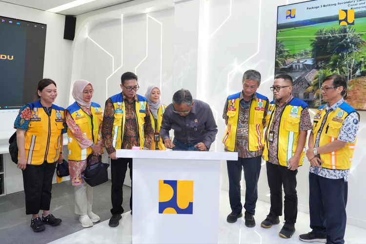 Menteri Pekerjaan Umum (PU) Dody Hanggodo meresmikan Pusat Informasi Terpadu (Command Center) Balai Besar Wilayah Sungai (BBWS) Sumatera VIII di Palembang, Jumat (2/5/2025). 