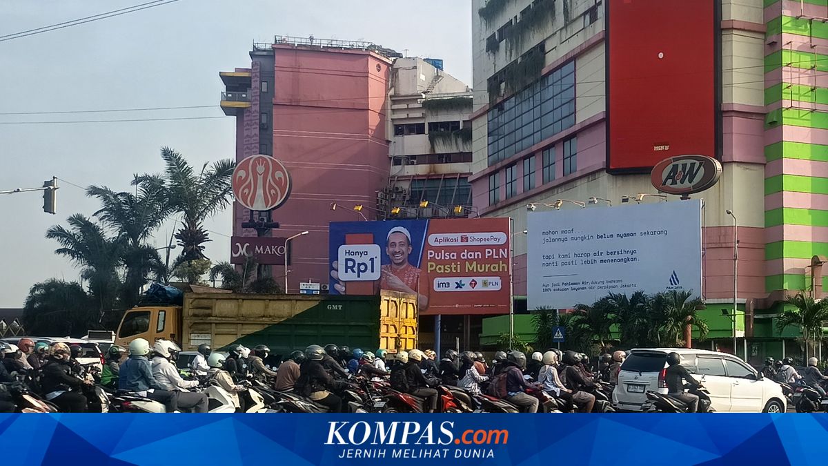 Hari Pertama Sekolah, Arus Lalu Lintas di Cililitan Jaktim Macet Pagi Ini