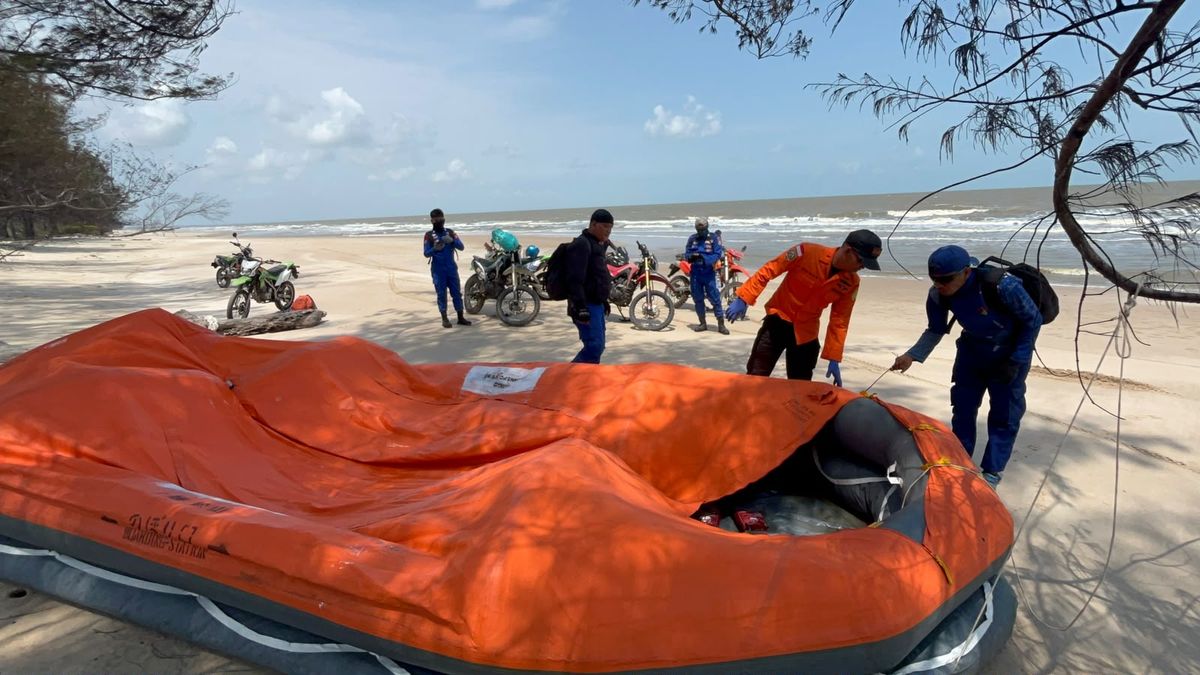 Jepara Resident Survives KM Virgo Disaster After Being Thrown into the Sea, Newlywed Wife Awaits His Return