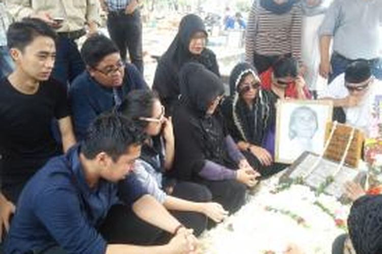 Jenazah pianis Meinar Loeis dimakamkan di Tempat Pemakaman Umum Menteng Pulo, Jakarta Selatan, pada Rabu (29/7/2015) pagi.