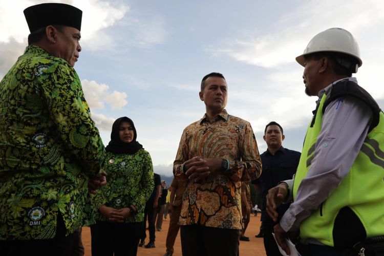 Wakil Gubernur Sumut Musa Rajekshah meninjau pembangunan Bandara Madina di Desa Sodojadi, Kecamatan Bukitmalintang, Kabupaten Madina, Sumut, Senin (22/8/2022)