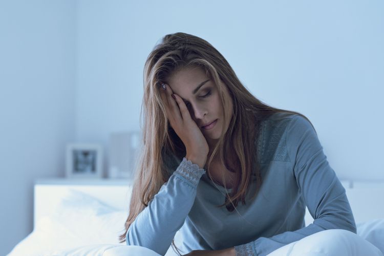 Sering merasa lelah adalah salah satu gejala sakit ginjal pada wanita yang perlu diwaspadai.