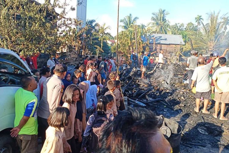 Lokasi tiga rumah dan satu warung terbakar di Dusun II, Desa Berigin Makmur II, Kecamatan Rawas Ilir, Kabupaten Musi Rawas Utara (Muratara) ,Sumatera Selatan, pada Sabtu (18/6/2022) kemarin. Akibat kejadian tersebut, uang tabungan Rp 250 juta milik Yani jadi abu karena terbakar.