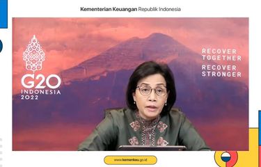 Menteri Keuangan Sri Mulyani Indrawati dalam konferensi pers Gaji ke-13 di Jakarta, Selasa (28/6/2022).