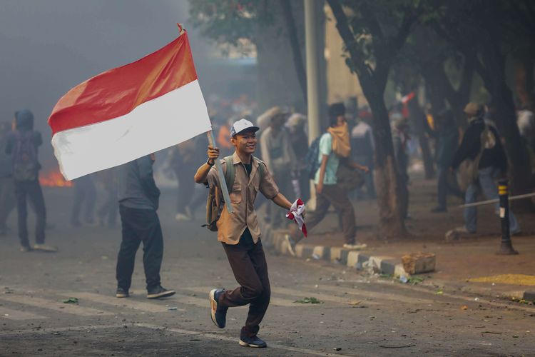 Pelajar melakukan Aksi Tolak RUKHP di Belakang Gedung DPR/MPR, Palmerah, Jakarta Barat, Rabu (25/9/2019).