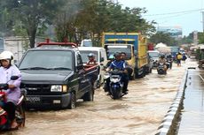 Banjir Samarinda, Jalur Trans Kalimantan Macet Lima Kilometer