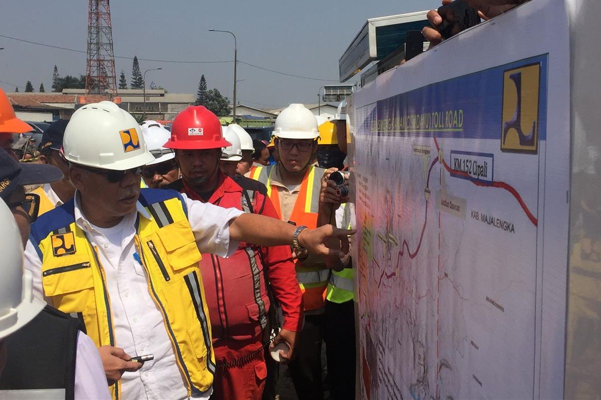 Menteri PUPR Basuki Hadimuljono saat meninjau Phase 3 proyek Tol Cisumdawu, Selasa (2/7/2019).