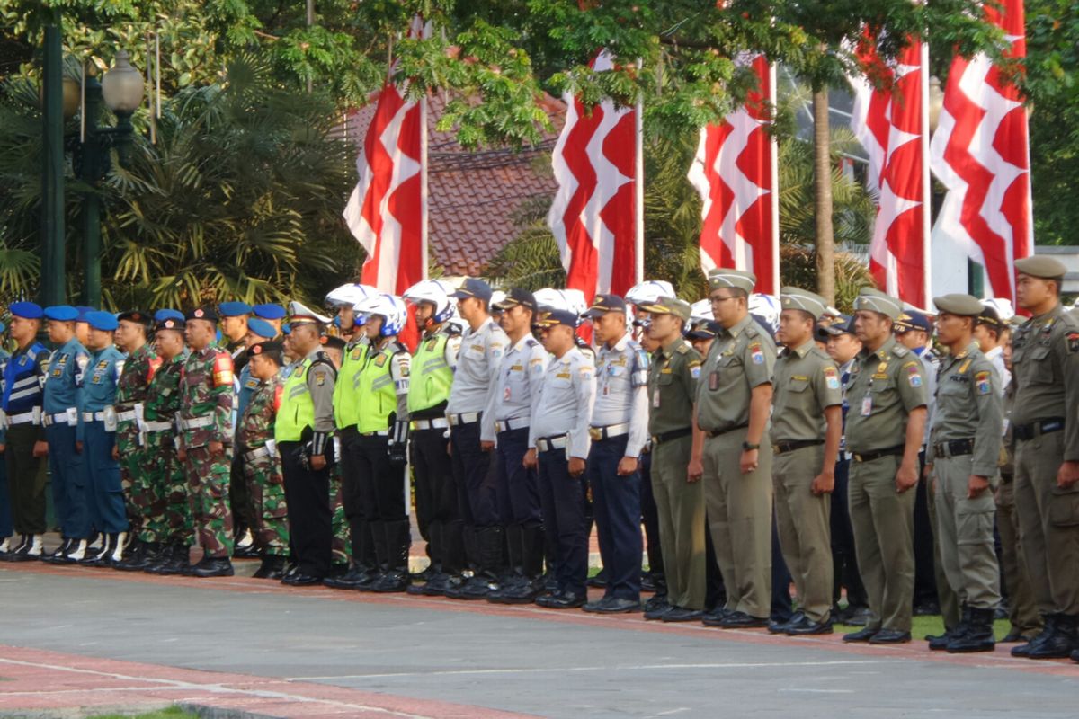 Apel pencanangan Bulan Tertib Trotoar di Balai Kota DKI Jakarta, Selasa (1/8/2017). 