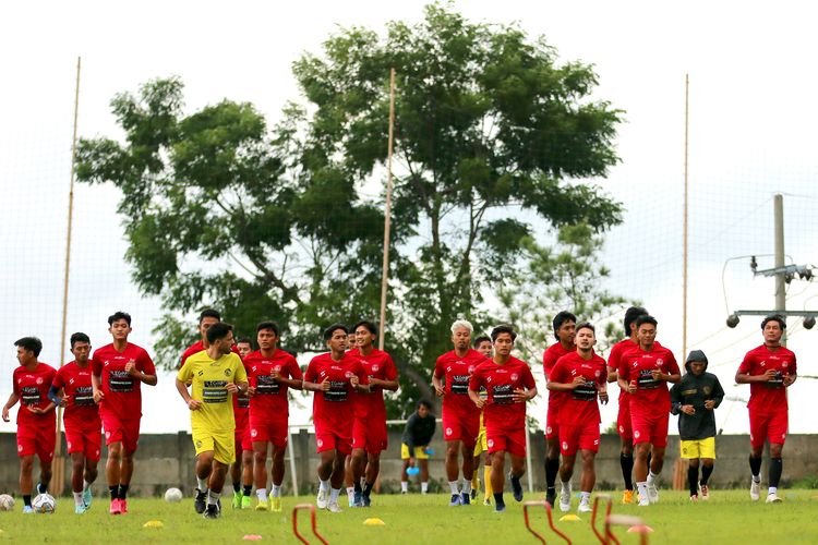 Arema FC membuka tahun 2023 dengan menjalankan program latihan terpusat untuk persiapan putaran kedua Liga 1 2022-2023 di Agro Kusuma Kota Batu, Selasa (3/1/2023) sore.