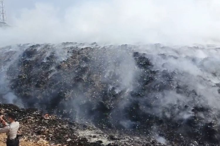 Kebakaran TPSA Ciniru Kuningan Capai 4 Hektare, Tim Gabungan Cegah Api Merembet ke Kebun Warga