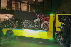KPK Angkut Moge, Mobil Mewah, hingga Sepeda dari Rumah Silmy Karim 