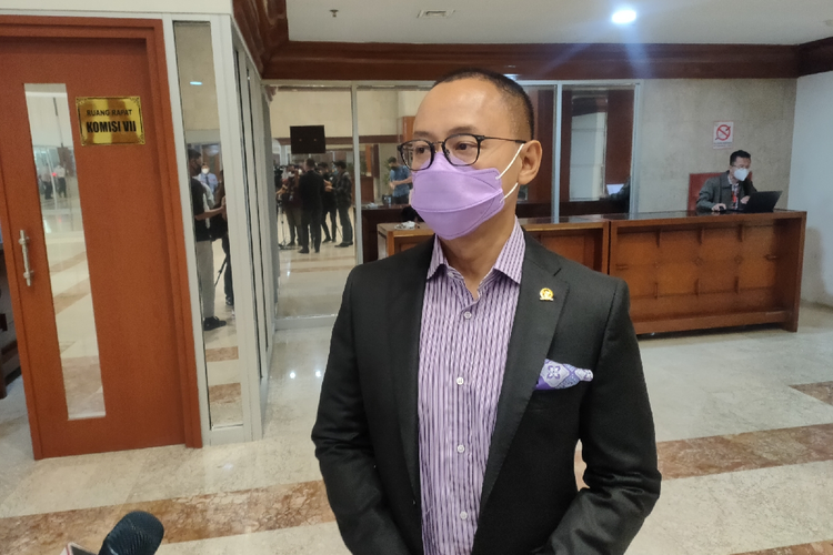 Wakil Ketua Komisi VII DPR dari Fraksi PAN Eddy Soeparno ditemui di Kompleks Parlemen Senayan, Jakarta, Rabu (12/1/2022).