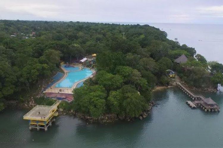 Tanjung Pallette adalah tempat wisata uang terkenal di Bone, Sulawesi Selatan.