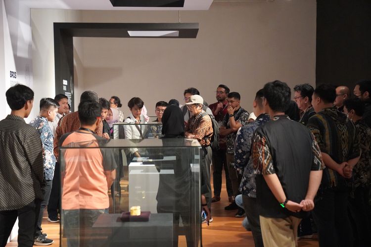 Susana pengunjung pameran Repatriasi: Kembalinya Saksi Bisu Peradaban Nusantara di Galeri Nasional hingga Desember 2023.