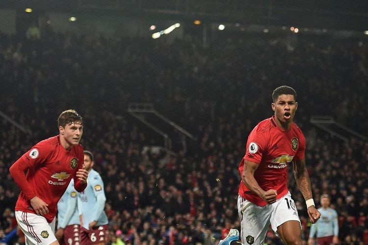 Marcus Rashford merayakan golnya yang kemudian diakui sebagai bunuh diri Tom Heaton pada pertandingan Manchester United vs Aston Villa dalam lanjutan Liga Inggris di Stadion Old Trafford, 1 Desember 2019. 