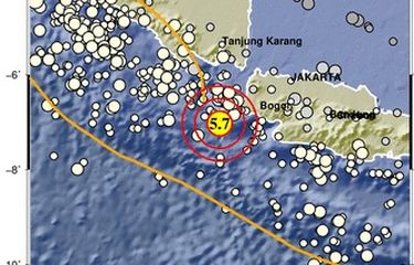 Gempa susulan, gempa kedua di Sumur Banten berkekuatan M 5,7 terjadi pukul 16.49 WIB.