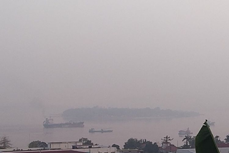 Asap Masih Selimuti Pulau Buton, Melebar hingga ke Kendari